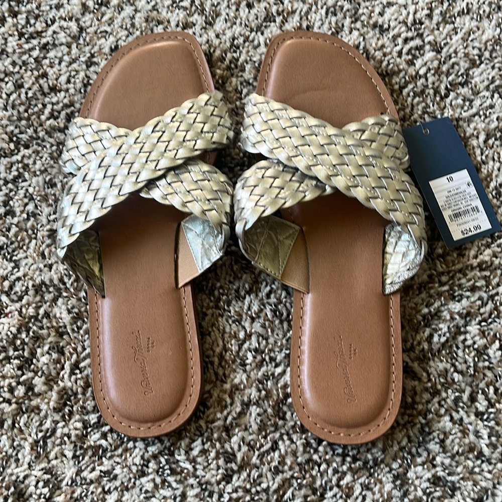 Brand New Universal Thread Sandals- Gold